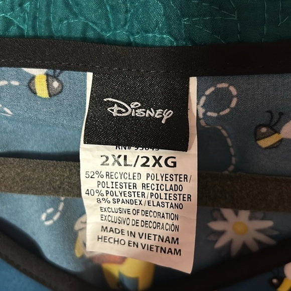 Women’s scrub top by Disney two XL - Picture 3 of 4